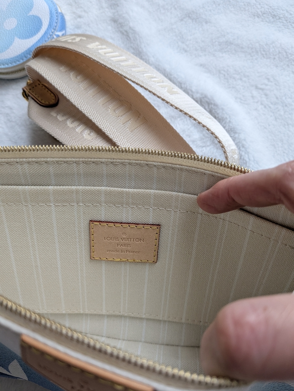 Louis Vuitton By The Pool Multi Pochette Bandouliere 5-in-1 Set - Picture 4 of 9